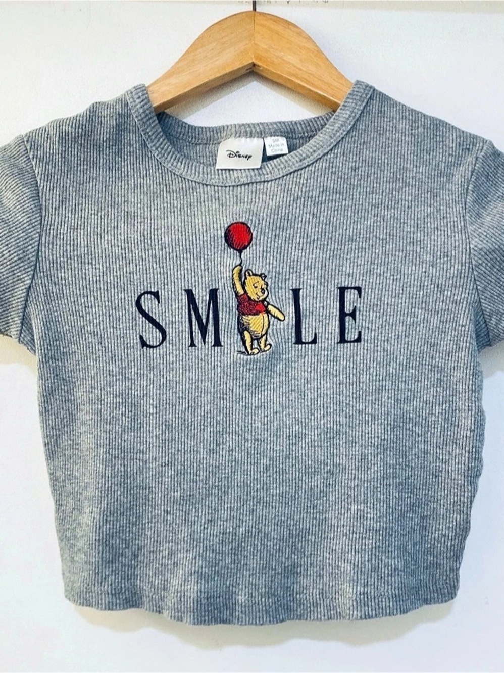 Disney Winnie the Pooh Smile Embroidered Ribbed Crop Top Gray Small
